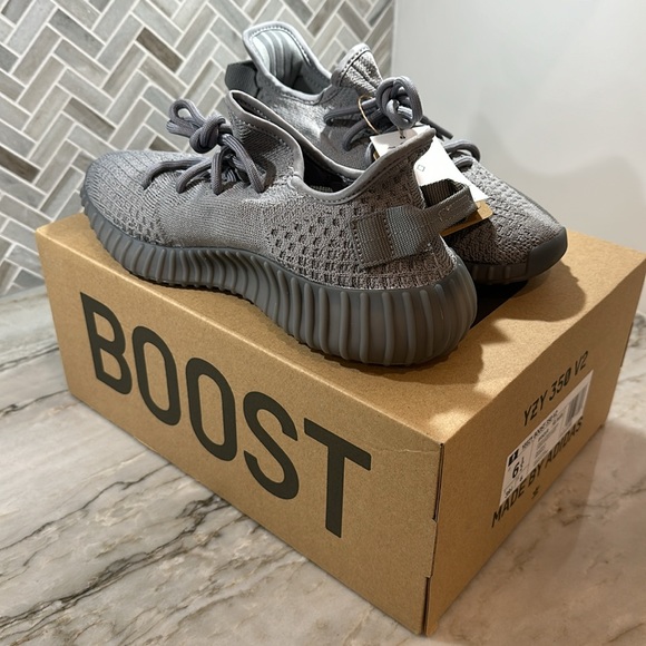 Yeezy 350 V2 Steel Grey - Picture 3 of 5